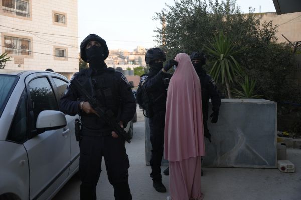 מחבלת ששוחררה בעסקת חטופים נעצרה לאחר שהסיתה לטרור. צפו