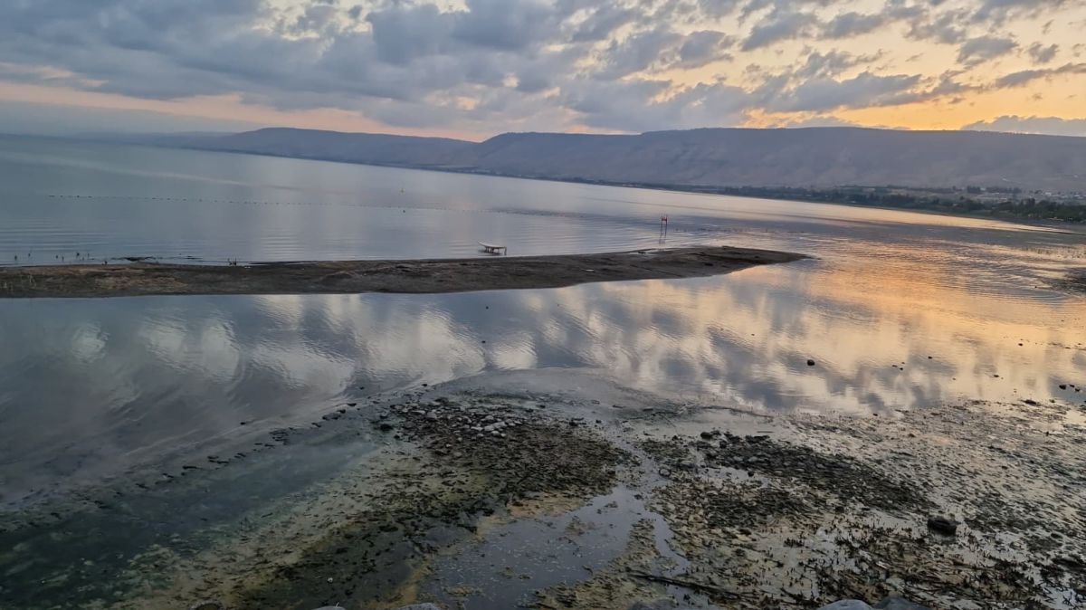 יום שמח לתלמידים, יום עצוב למפלס הכינרת