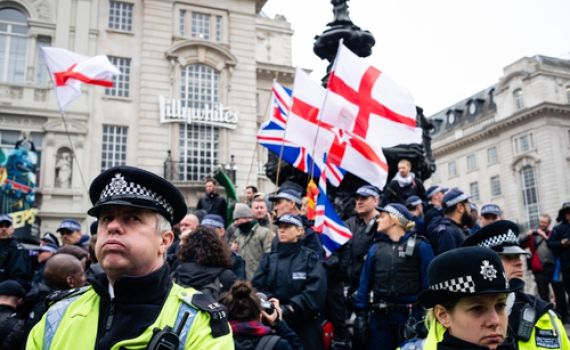 "תחזירו את המדינה": מעל 100 אלף הפגינו בלונדון נגד המהגרים