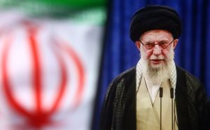 יצטרף לאסד? דיווח: חמינאי מתכנן להימלט מאיראן אם המשטר יפול