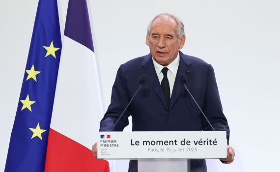 אחרי האי אמון: ראש ממשלת צרפת הודיע על התפטרותו