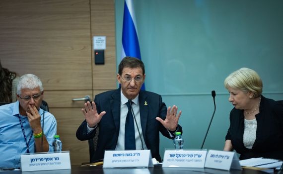 ביסמוט: "התנהלות הזויה וחצופה, לא יודעים מה להם"