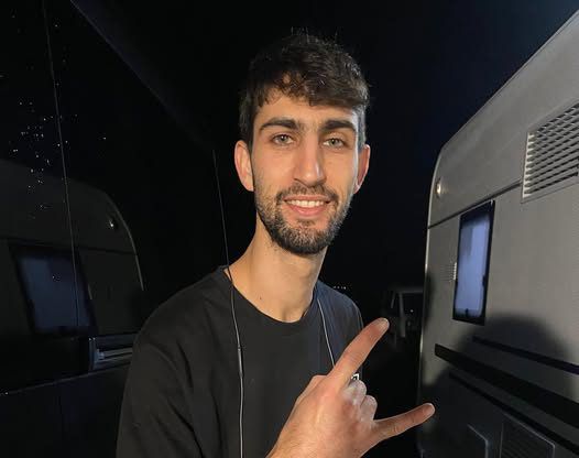 להקת היהודים נפרדת מאיש הסאונד שלהם – גיא אילוז הי"ד