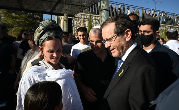 הרצוג באזכרה של קלמנזון: "ספרא וסייפא זו דרך חיים"