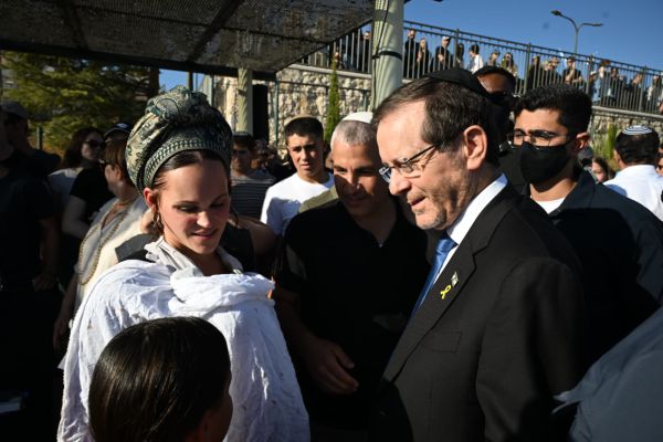 הרצוג באזכרה של קלמנזון: "ספרא וסייפא זו דרך חיים"