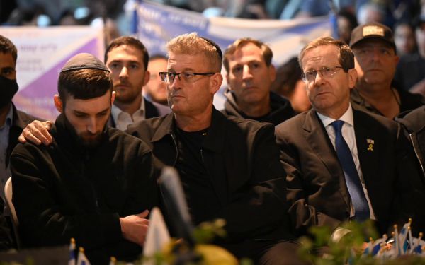 מתן אנגרסט הגיע להלוויתו של סרן דניאל פרץ הי"ד