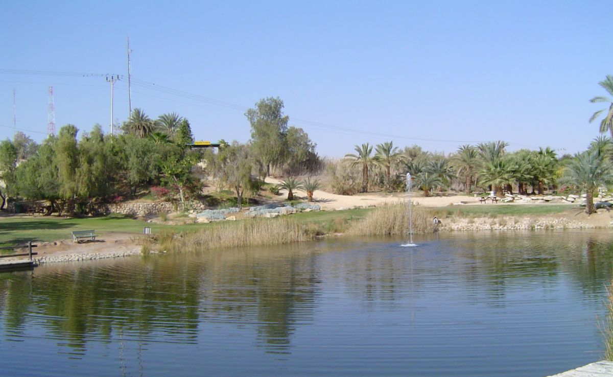 טיול משפחתי בערבה התיכונה: נווה המדבר שלא הכרתם