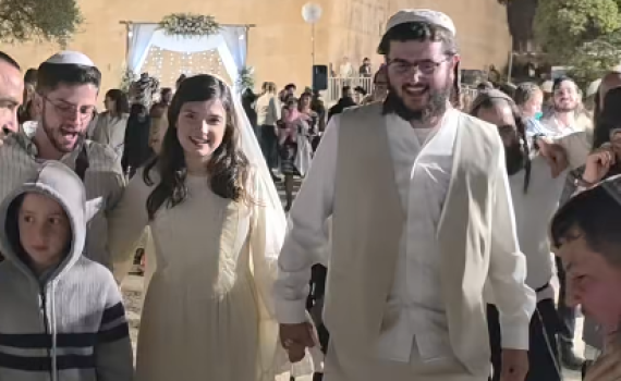 מרגש: הסרוגה שהטריפה את הרשת התחתנה. צפו