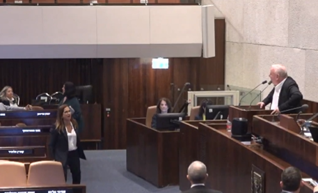 עימות סוער בכנסת: הח"כית רצה לעבר הדוכן. צפו