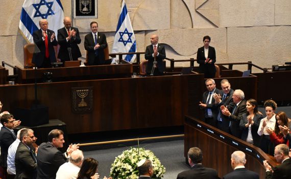 עודה וכסיף מתפרעים בנאום טראמפ שמפרגן לסדרנים. צפו