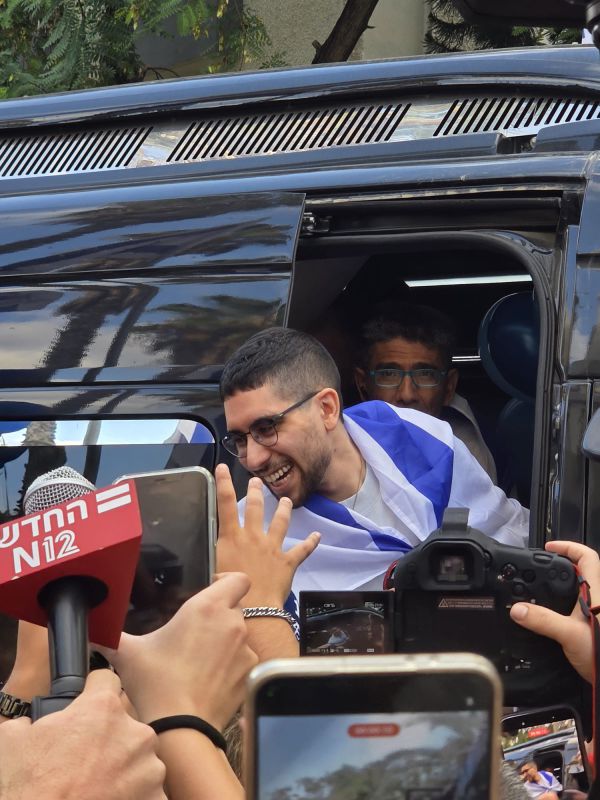 מאות תושבים קיבלו את פניו של אביתר דוד שחזר לביתו. צפו