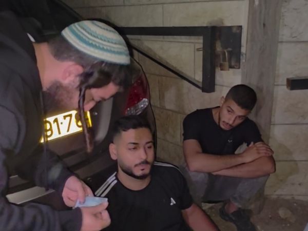 לא קורה בכל יום: חבר הכנסת תפס שב"חים ועיכב אותם בעצמו. צפו