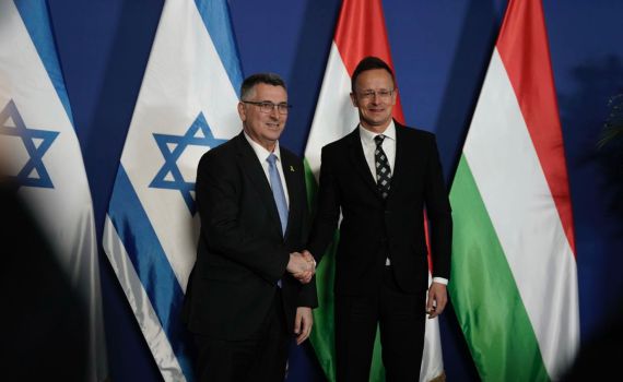 סער בהונגריה: "הרש"פ לא הפסיקה לשלם למחבלים, רק שינתה שיטה"