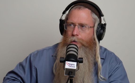 אחרי שנעצר לפנות בוקר: הרב מנחם בן שחר שוחרר לביתו בשומרון