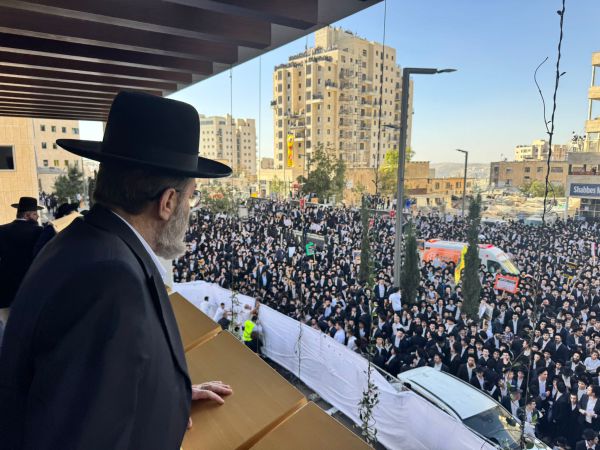 כתבי חדשות 12 ו-13 הותקפו בהפגנת החרדים . צפו