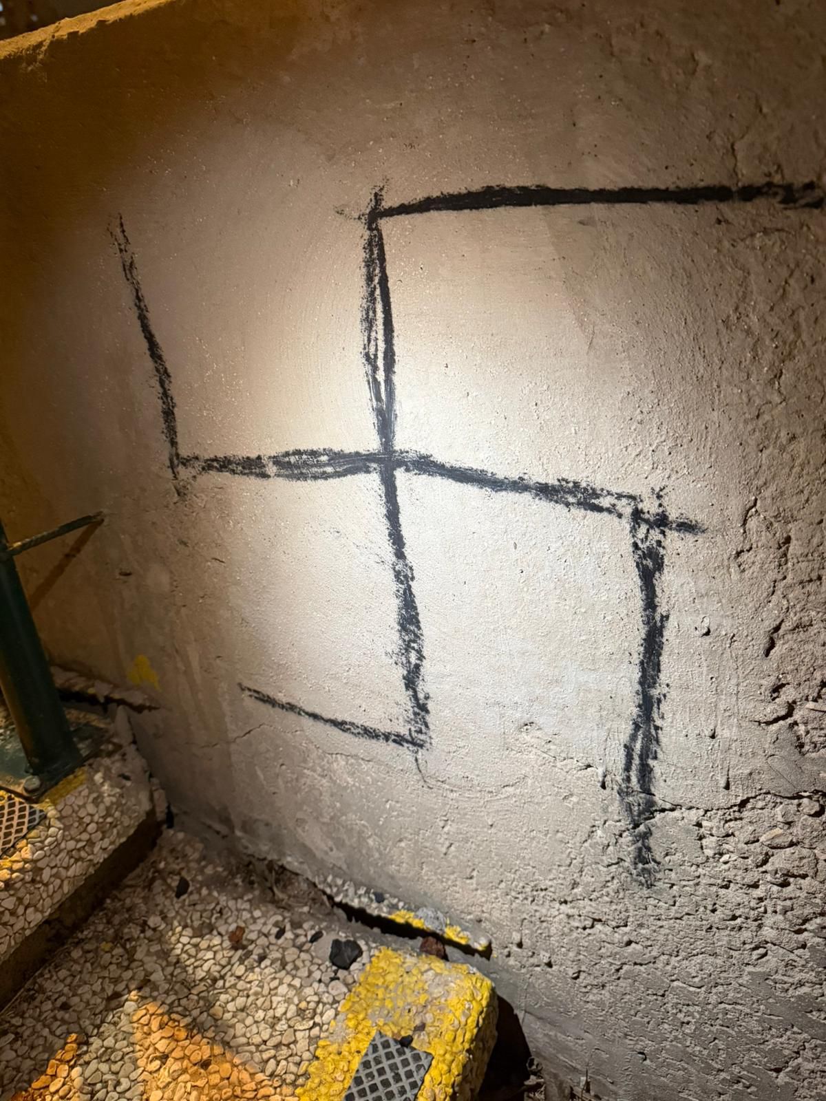 נעצר תושב חיפה שריסס צלבי קרס ברחבי העיר