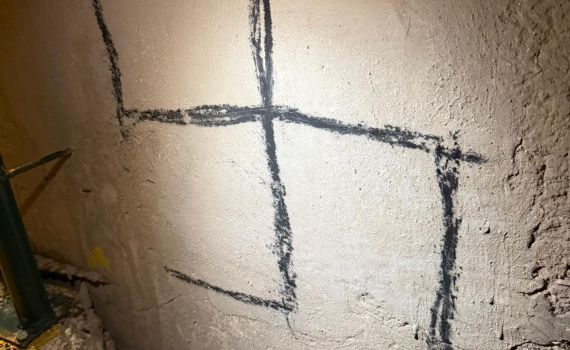 נעצר תושב חיפה שריסס צלבי קרס ברחבי העיר