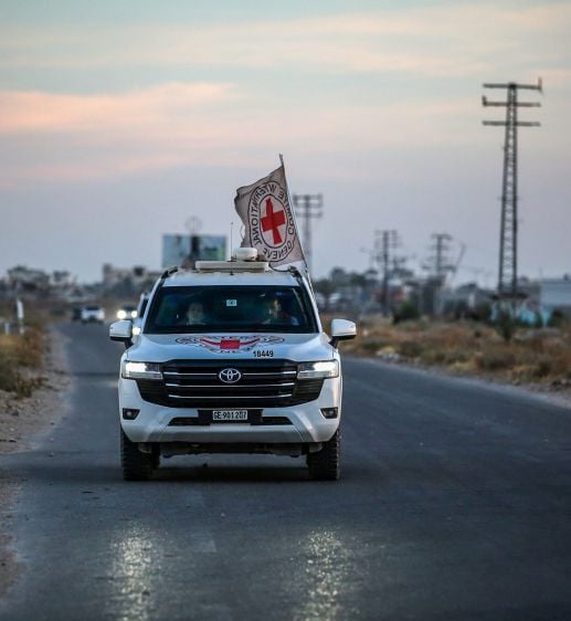 בדרך לישראל: הצלב האדום קיבל את ארון החלל החטוף