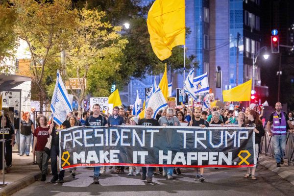 טראמפ שיתף תמונות מעצרת החטופים: "זה עכשיו או לעולם לא"