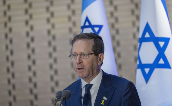 הרצוג בכיכר החטופים: "ההסכם לא פשוט, אך יכול לתת אופק אמיתי"