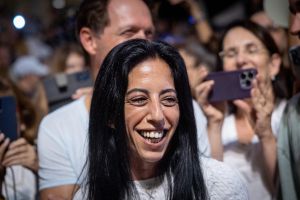 עינב צנגאוקר מצטרפת לפוליטיקה