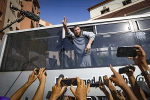 הותשו מהבריכות: מחבלים משוחררים מתלוננים על התנאים במלונות