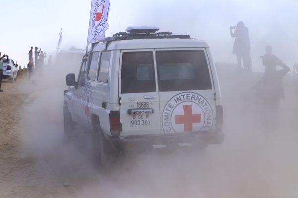 ארונות החטופים חצו לשטח ישראל