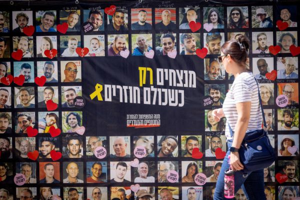 דיווח: חמאס ימסור הלילה ארבעה חטופים חללים