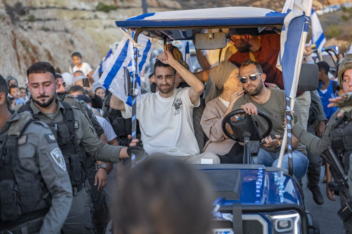 היציאה מהתיבה: האור שבפתח והאחריות לבנות עולם שלא יחזור לחטא