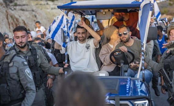 היציאה מהתיבה: האור שבפתח והאחריות לבנות עולם שלא יחזור לחטא