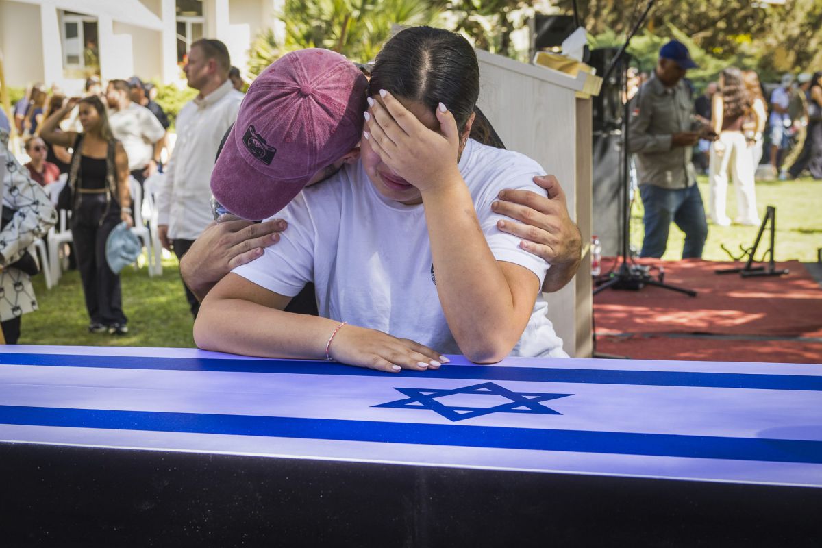 רונן אנגל הובא למנוחות. בתו שורדת השבי: "אתה הגיבור שלי"