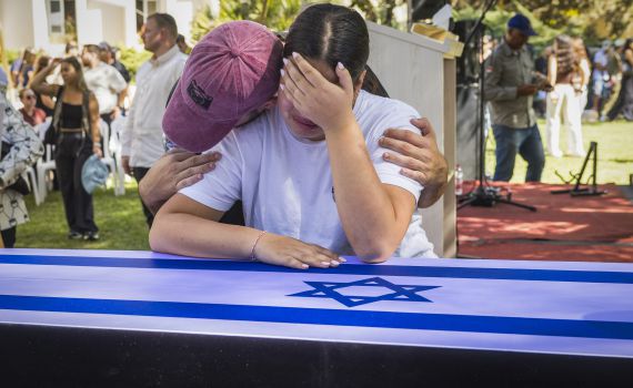 רונן אנגל הובא למנוחות. בתו שורדת השבי: "אתה הגיבור שלי"