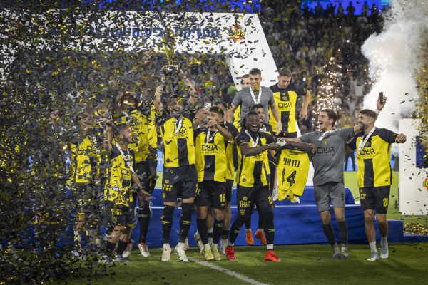 בית"ר ירושלים החתימה את הקשר האחורי בוריס אינו לשנתיים וחצי