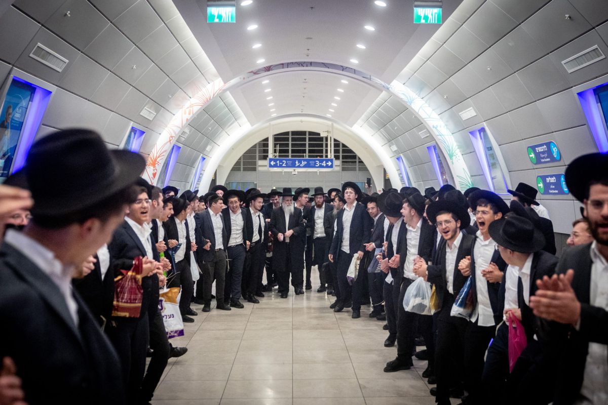 צפו: "אנו רצים והם רצים, אנו עמלים והם עמלים"