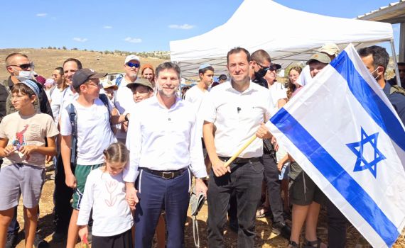 בהובלת יוסי דגן: אלפים בצעדה בשומרון לציון יובל להתיישבות