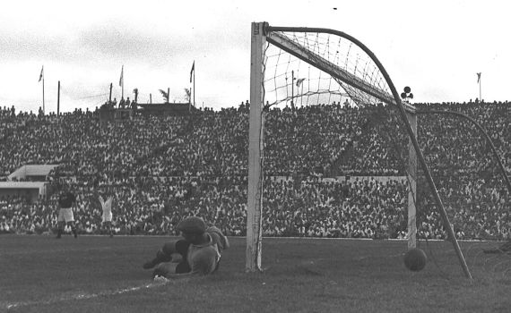 עישן, שיחק הוקי והיה שוער אגדי: 96 שנה להולדתו של לב יאשין