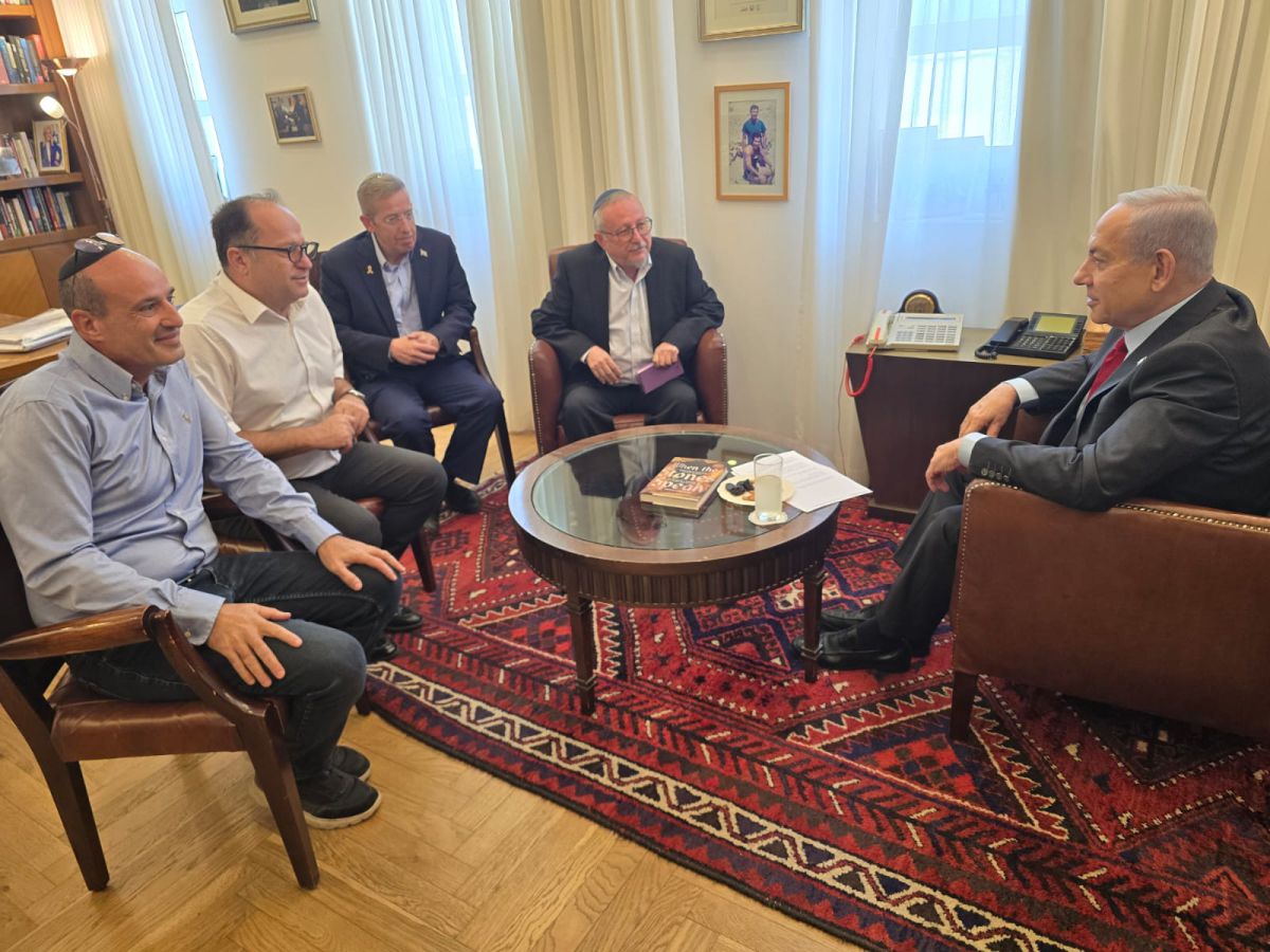 נתניהו מבטיח: “לא משחררים מחבלים עד שאחרון החטופים חוזר״