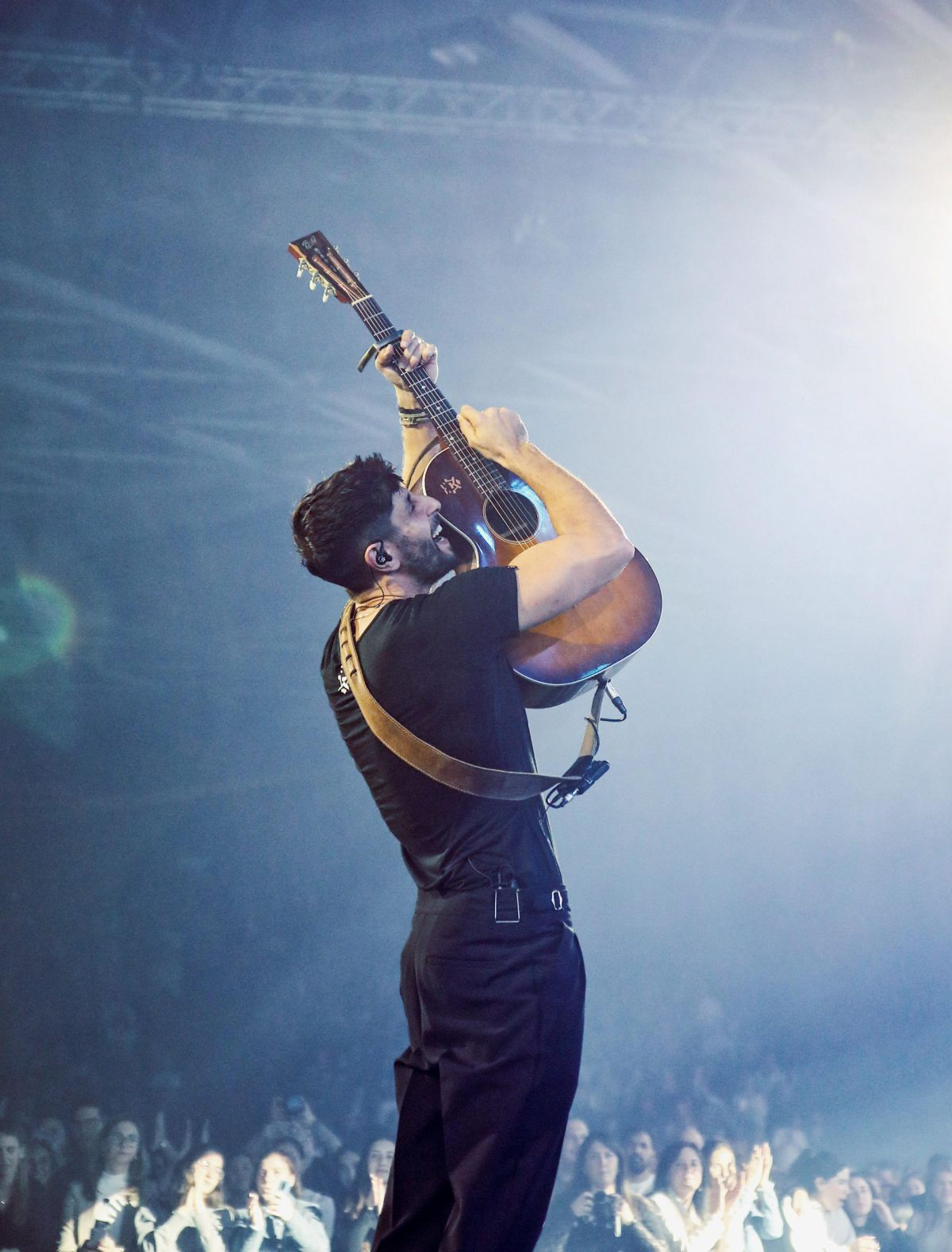 צמרמורת: עידן עמדי בביצוע חי חדש ל"מכתב לילדים"