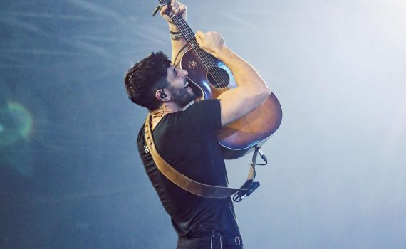 צמרמורת: עידן עמדי בביצוע חי חדש ל"מכתב לילדים"