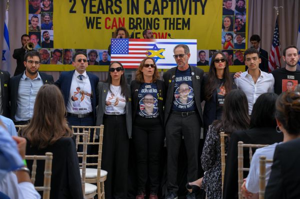 מרגש: הפרויקט של תמרי שרים בסוכה בארה"ב להשבת החטופים | צפו