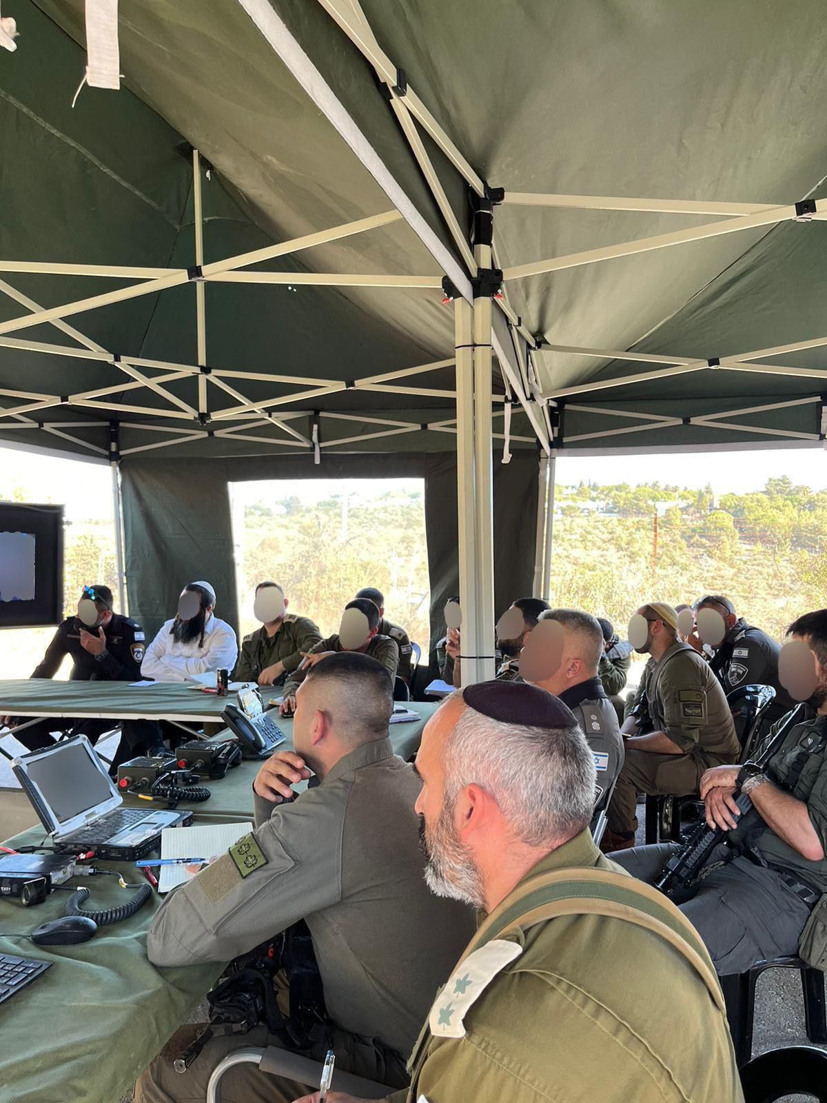 לרגל החג – אלפי אזרחים ביקרו בקבר יהושע בן נון