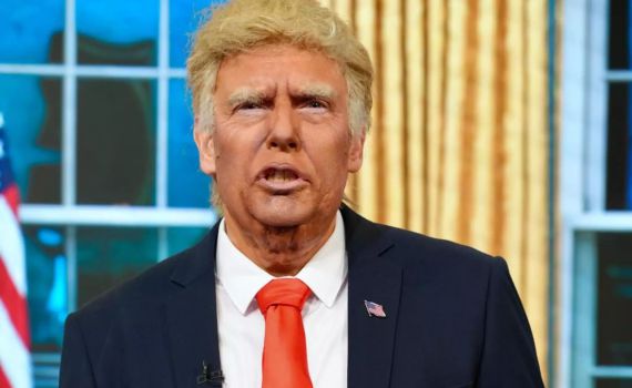 רגע לפני טראמפ האמיתי: צפו בגרסה של ארץ נהדרת בכיכר החטופים