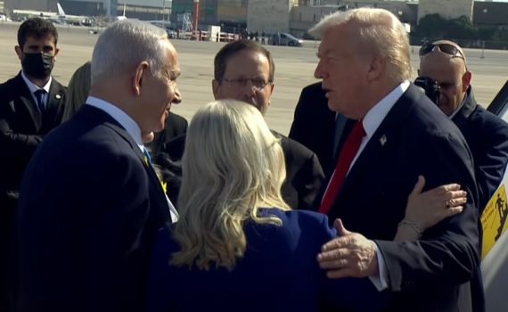 באופן חריג: טראמפ נחת בארץ – והזמין את נתניהו לעלות לרכבו