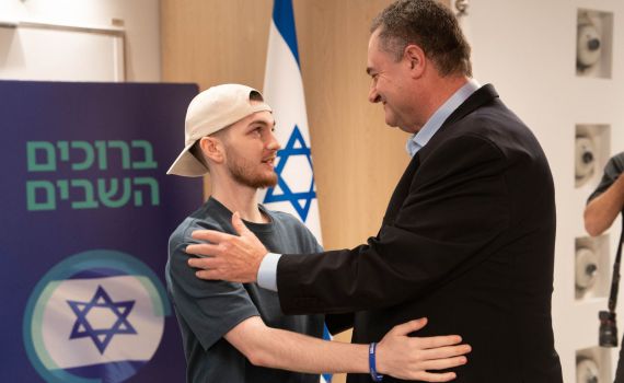 כ"ץ נפגש עם שורד השבי: "זכיתי בחיים מחדש"