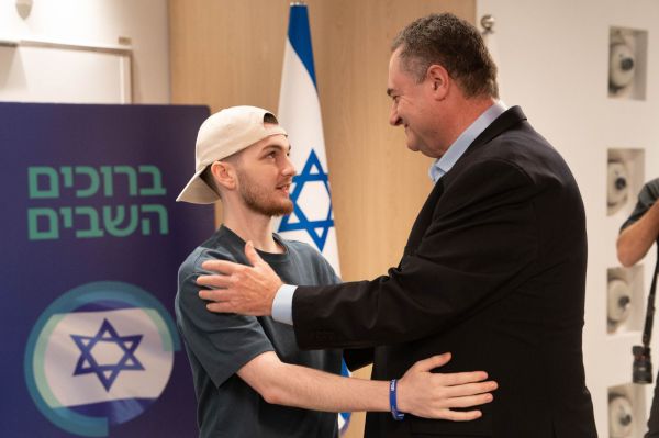 כ"ץ נפגש עם שורד השבי: "זכיתי בחיים מחדש"