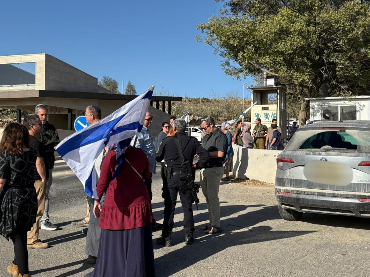 פרובוקציות המסיק: תושבים מנעו בגופם כניסת ערבים לישובים