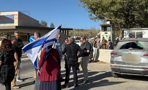 פרובוקציות המסיק: תושבים מנעו בגופם כניסת ערבים לישובים