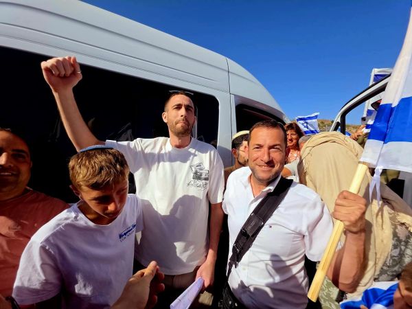 אבינתן אור חזר הביתה: "אף אחד לא יכול עלינו כשאנחנו ביחד"