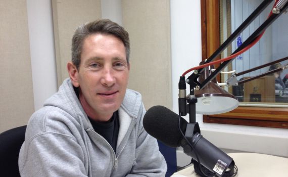 בגיל 59: מגיש הרדיו עופר נחשון הלך לעולמו