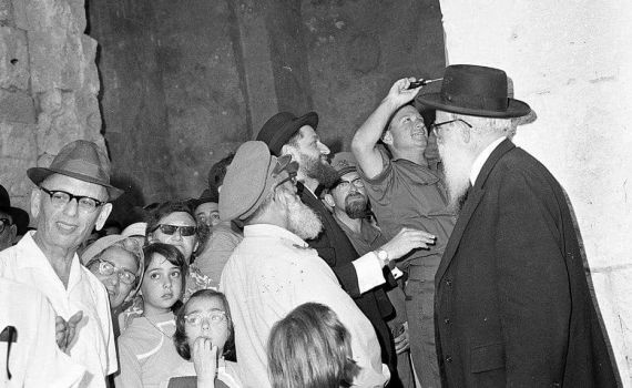 תעלומת המזוזות בשערי ירושלים: בדיקה היסטורית נדירה